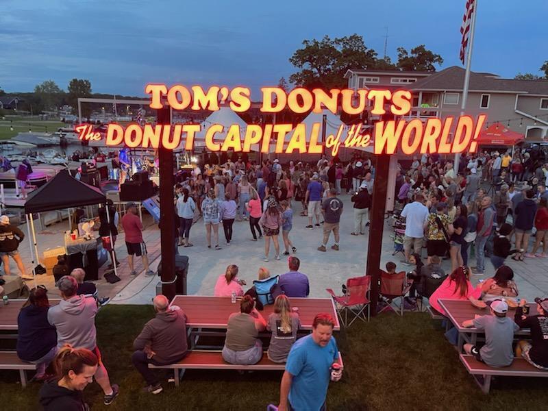 Tom's Donuts