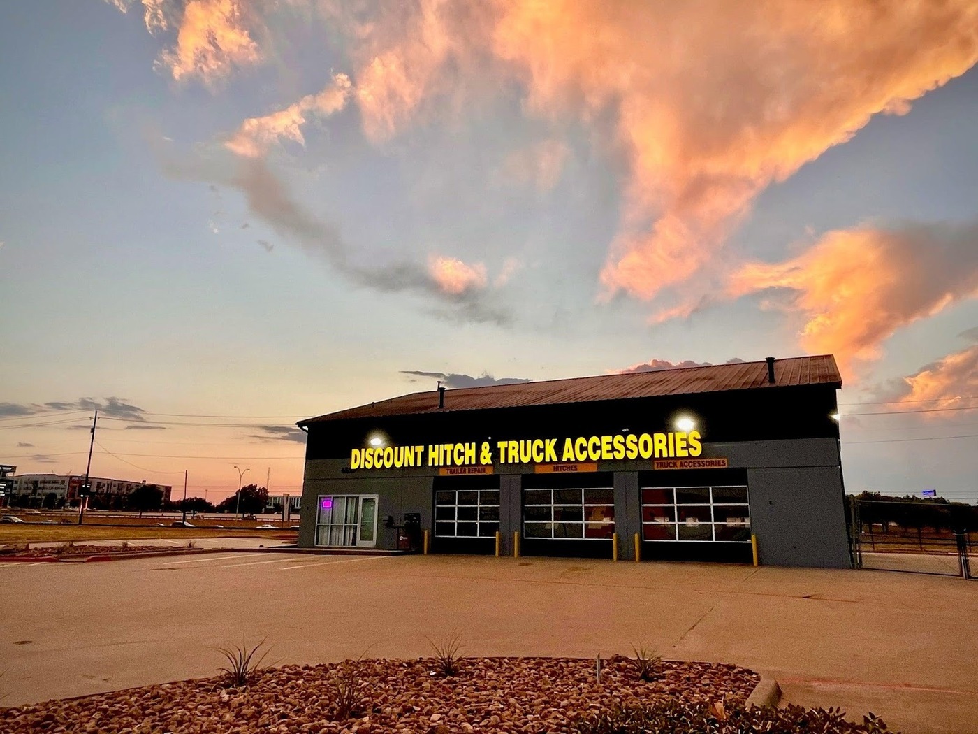 Discount Hitch & Truck Accessories is Texas’ fastest growing Truck Accessories retailer, with multiple retail stores located in different cities providing full-service installation facilities.