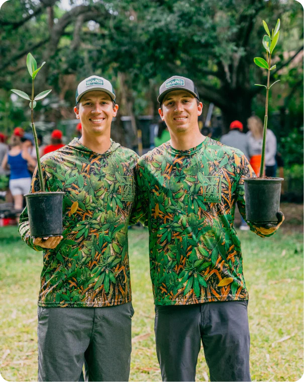 Established with the aim of creating functional gear that not only looks good but also gives back to the planet, the online store has hit the right spot with conscious customers with its products and its initiative of planting mangroves around the world.