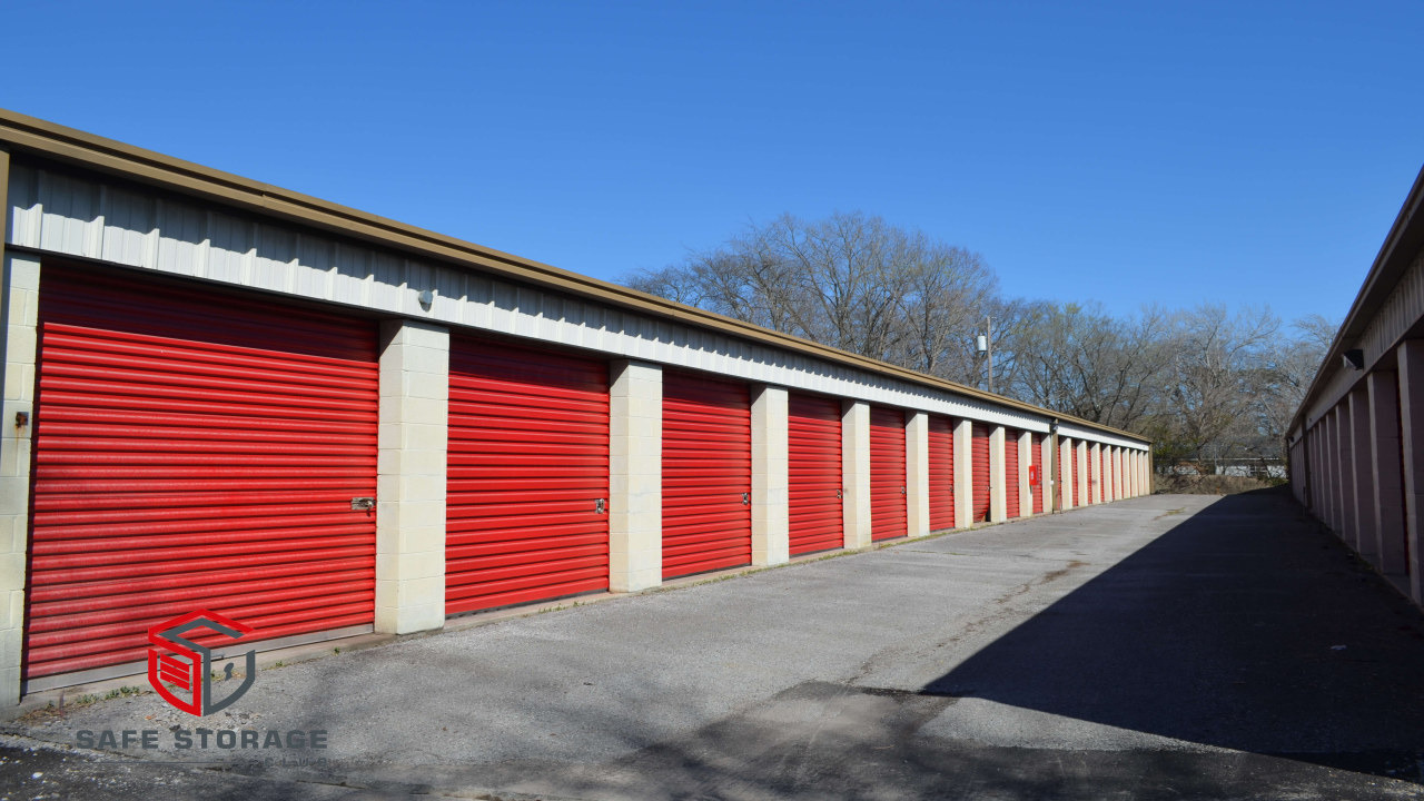 Safe Storage Club provides top-notch storage solutions with a focus on security and customer satisfaction.