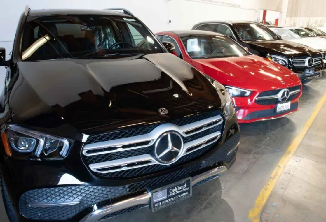 Brooks Motor Cars is more than just a collision repair center; it's a sanctuary for luxury vehicles, where cutting-edge technology meets unparalleled craftsmanship.