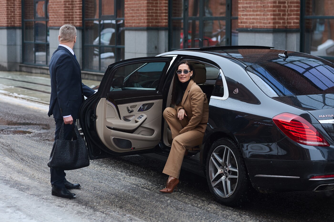 Marquee Chauffeur is a premier provider of luxury transportation in Portland, offering professional chauffeur services for corporate travel, weddings, airport transfers, wine tours, and special events.