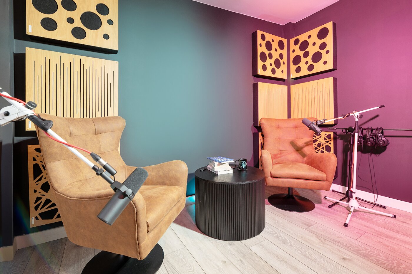 Saspod is a podcast production company and podcast hosting service based in Glasgow. It offers a range of podcasting services, including editing, production, and hosting.