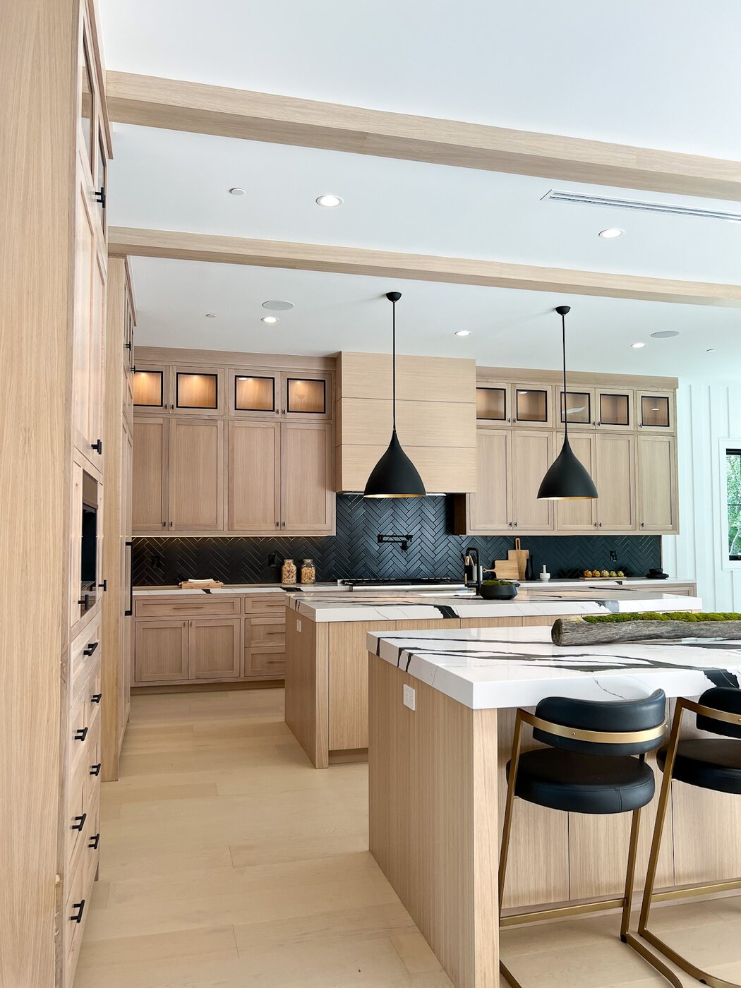 1 Degree Construction is a trusted Los Angeles general contractor, known for delivering high-quality construction and renovation projects on time and within budget.