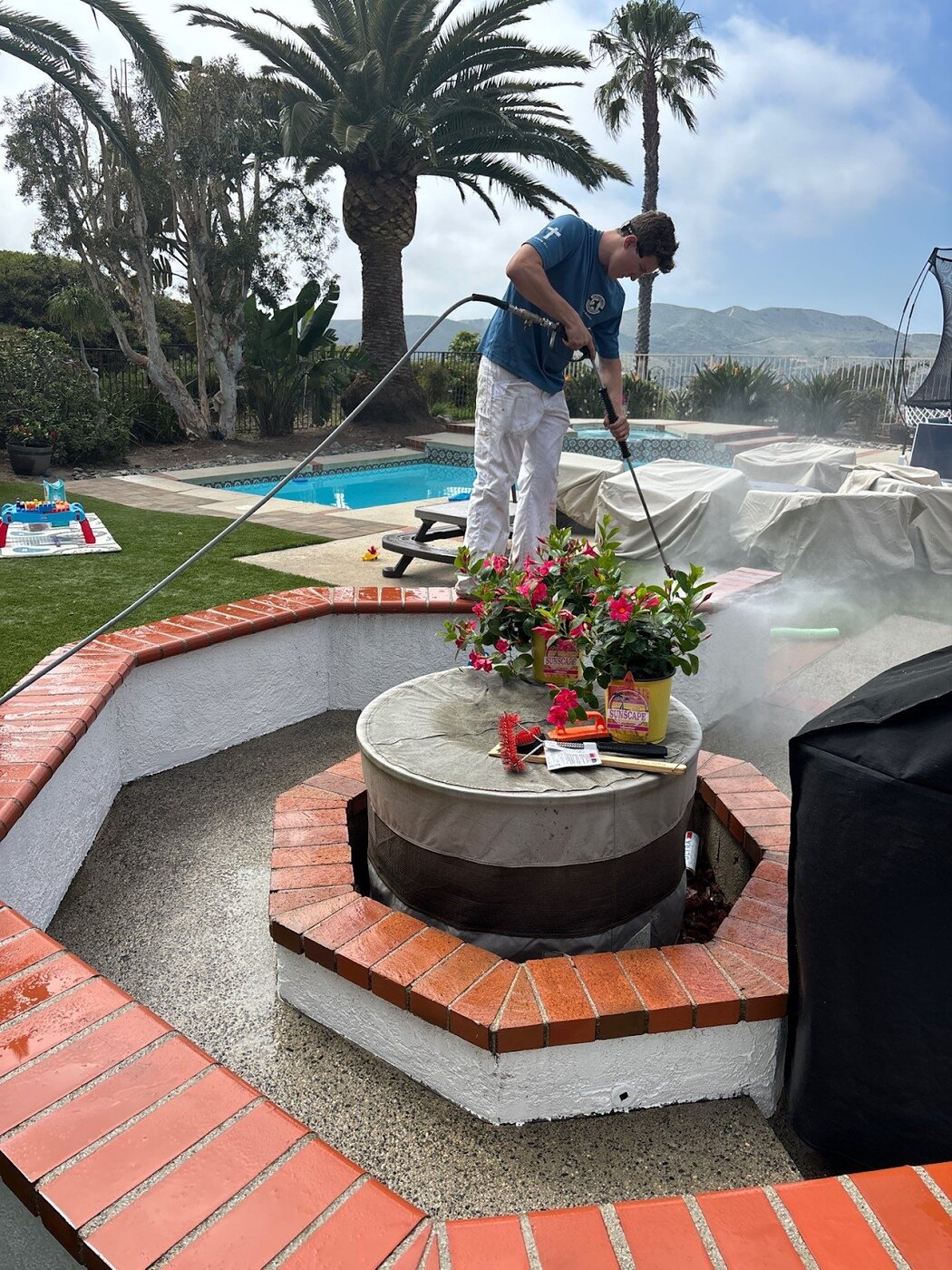 End Result Services LLC is a San Clemente-based company offering residential and commercial exterior cleaning services across Los Angeles and Orange County.