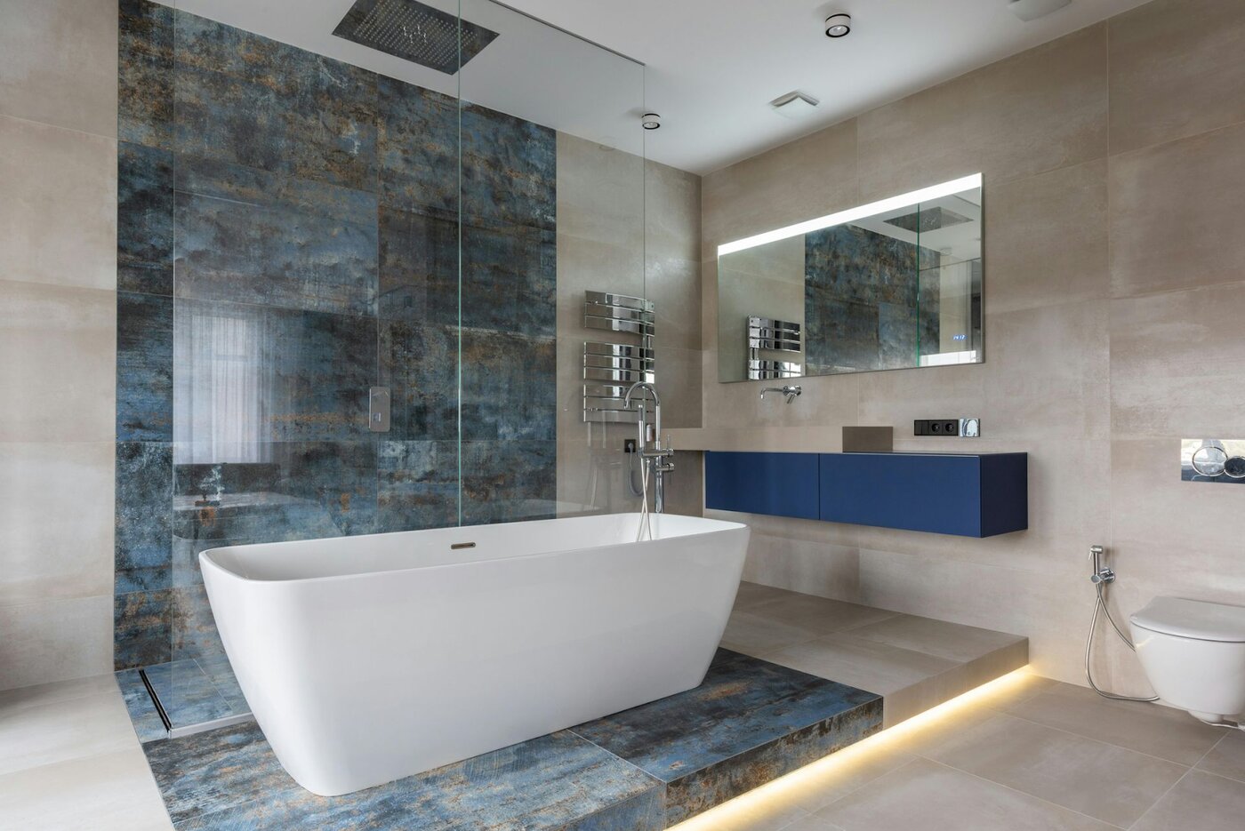Colorado Glass and Mirror is a Denver-based glass company specializing in custom shower doors and mirrors.