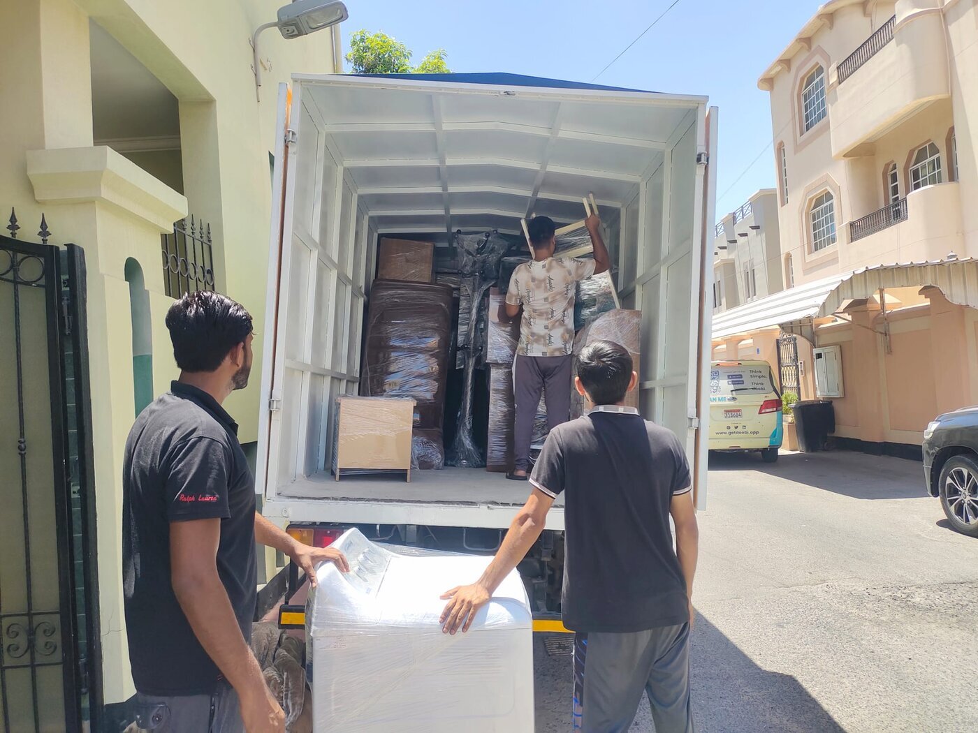 Star Movers Bahrain is a full-service moving and packing company providing local, international, and storage solutions across the Kingdom.