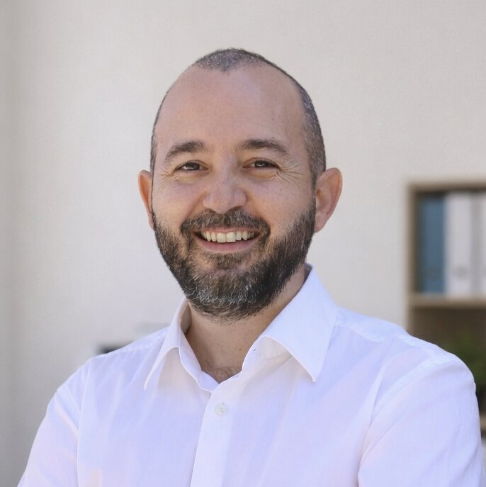 Elie Parienti is an entrepreneur specializing in short-term rental listing optimization within the Airbnb ecosystem.