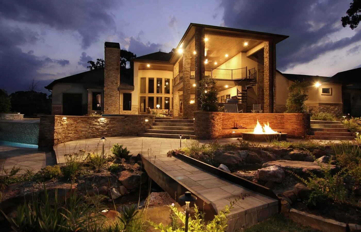 Keechi Creek Builders is an award-winning design-build firm specializing in custom homes, whole-house renovations, and kitchen and bathroom remodeling across the Greater Houston area.