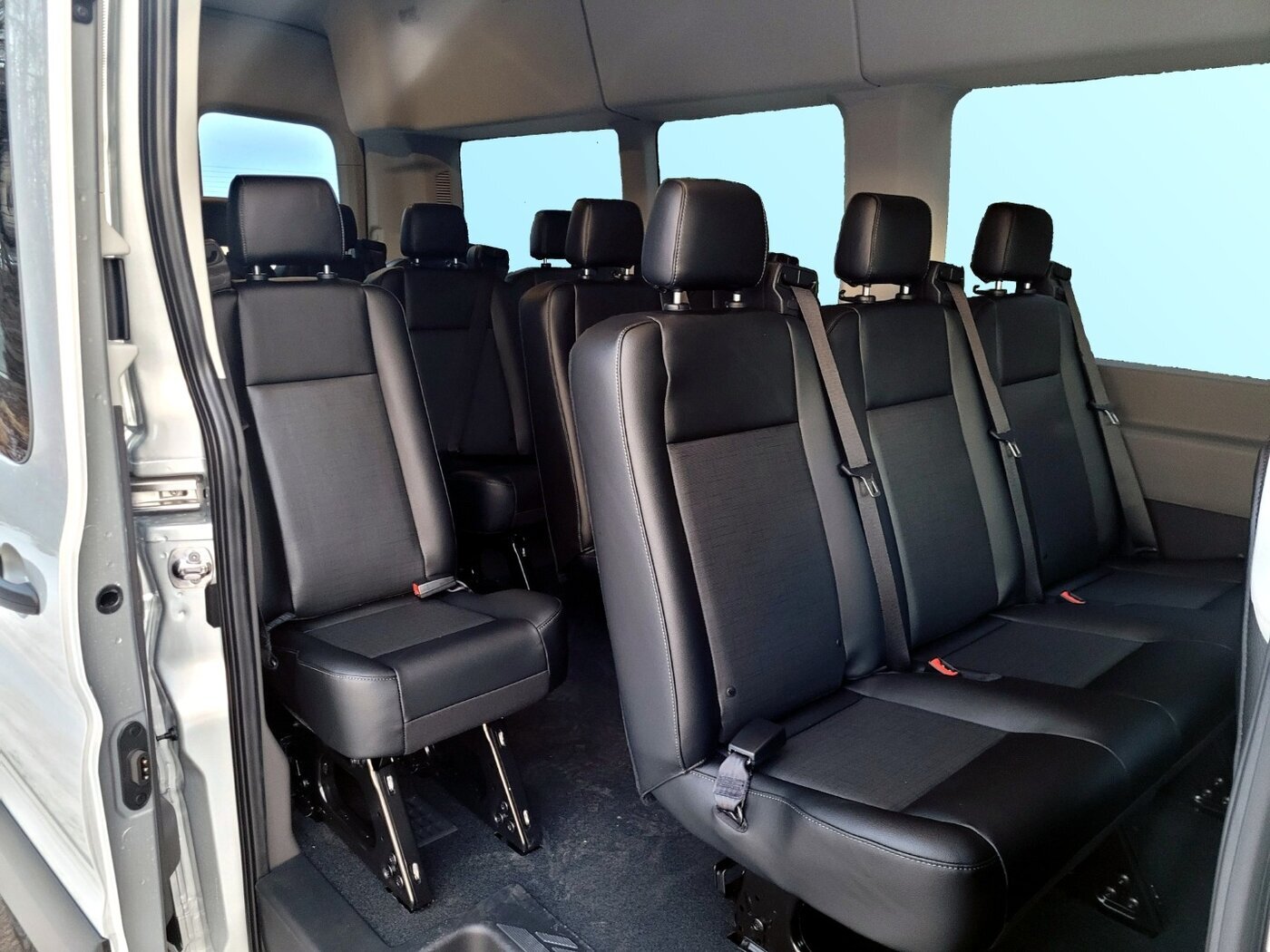 The Bus Centre provides commercial buses and passenger vans across Canada, supporting industries such as transportation, education, and corporate mobility.