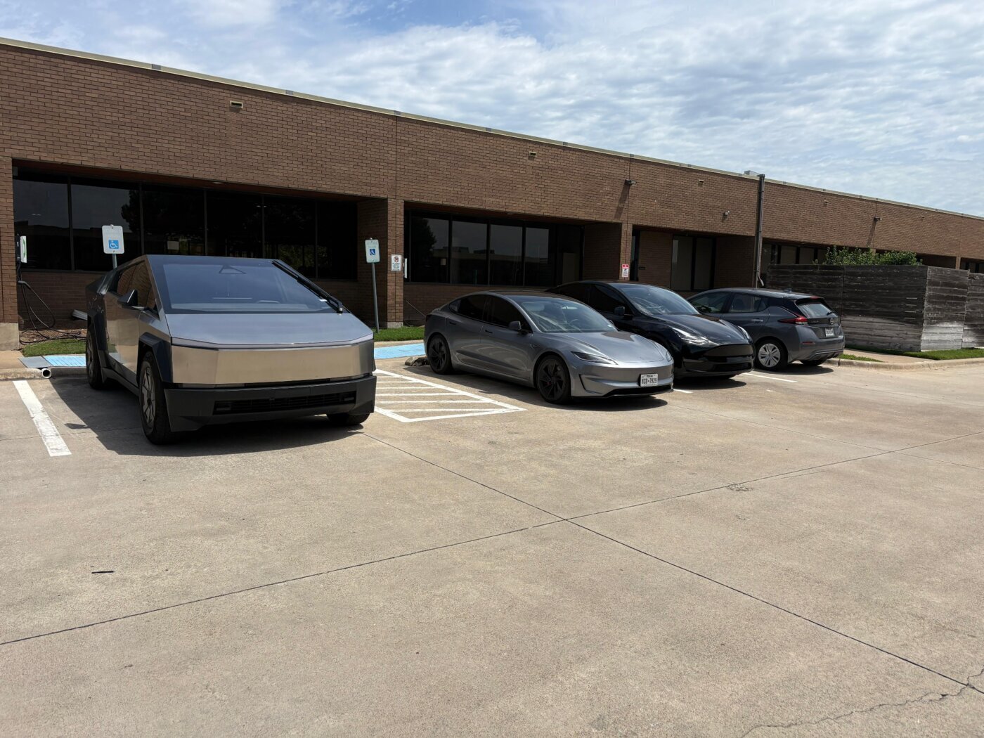 Founded for entrepreneurs by entrepreneurs, HEXA Coworking & Event Center is an integrated 42,000-square-foot innovation campus in Richardson, Texas, offering open coworking, dedicated desks, private offices, conference rooms, a 110-seat event center, an on-site gym and wellness suite, a podcast studio, a member café with on-site catering partners, and a solar-equipped, EV-ready facility.