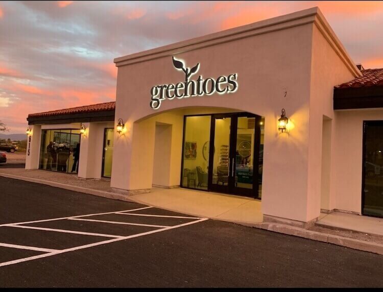 Greentoes North is an eco-chic nail studio and day spa located at 615 W. Roller Coaster Road in Tucson, Arizona.