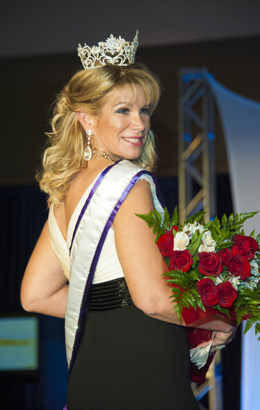 Entrepreneur Kimberly Martinez is crowned Ms. Mompreneur 2013.