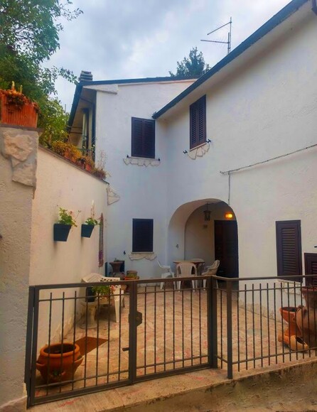 Outside view of home in Italy