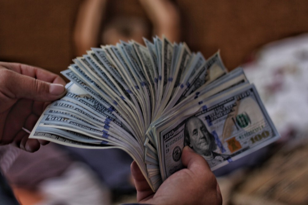 Money Investing in Gold for a Huge Return on Investment in 2021