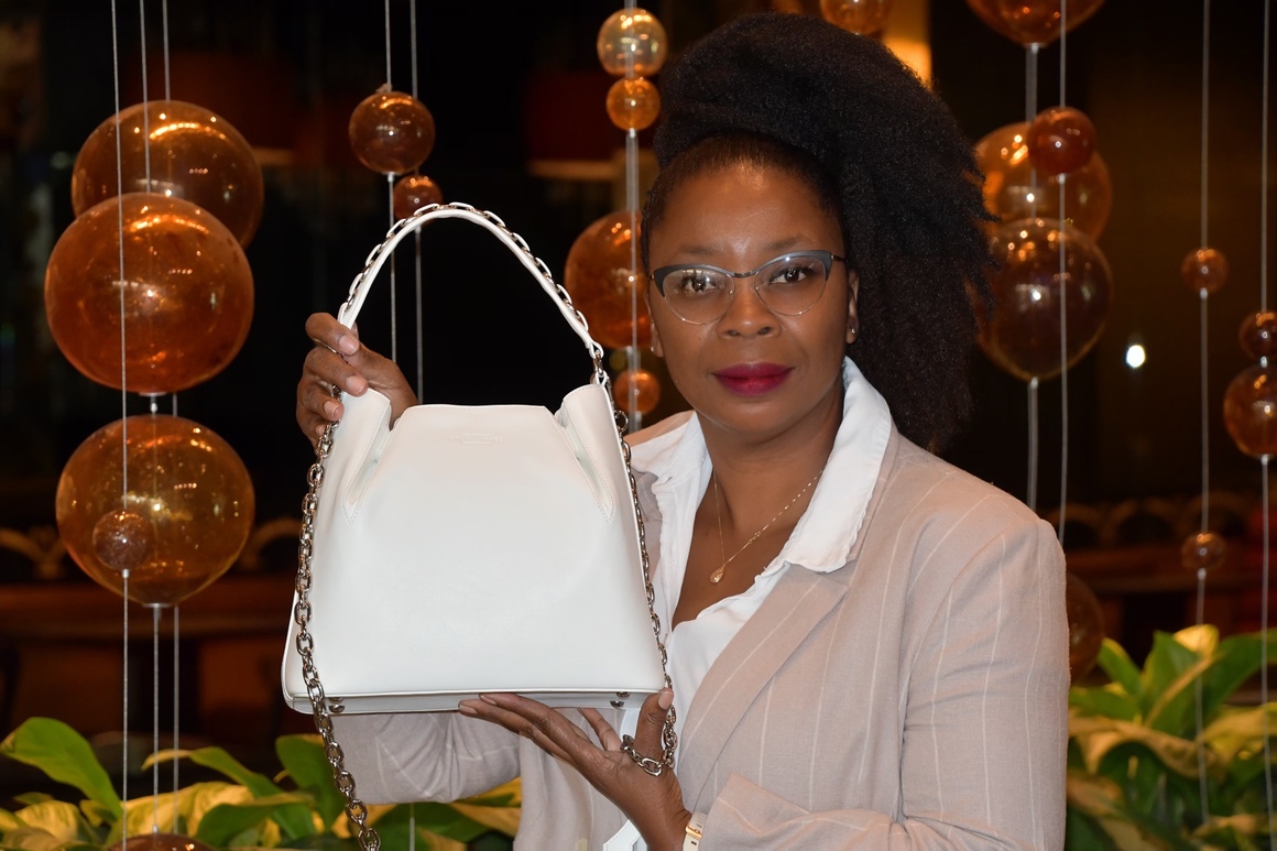 Vikki Jones’ Functional Mobile Business Bag