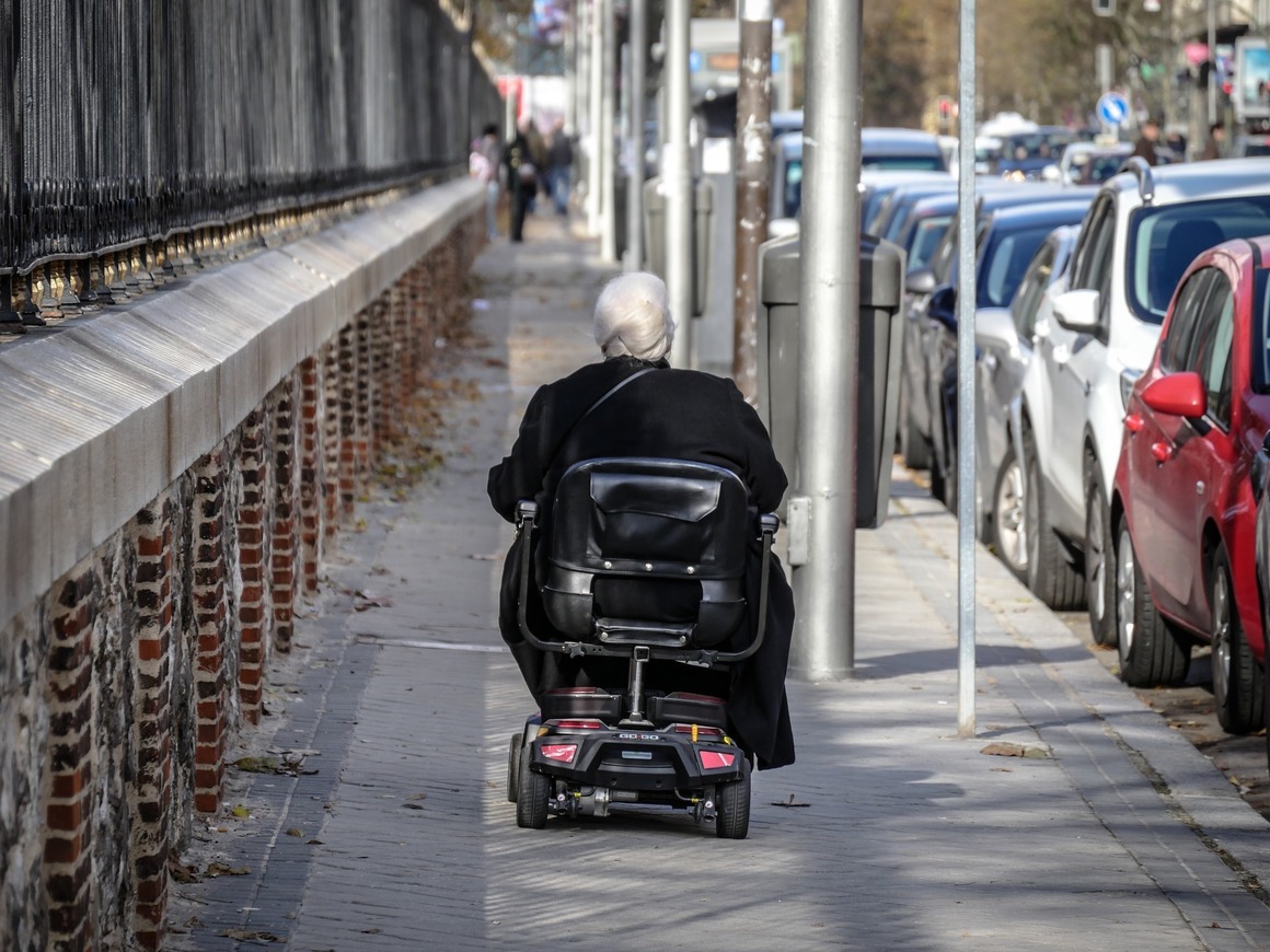 A Complete Guide For Using A Wheelchair by Appliance Guide