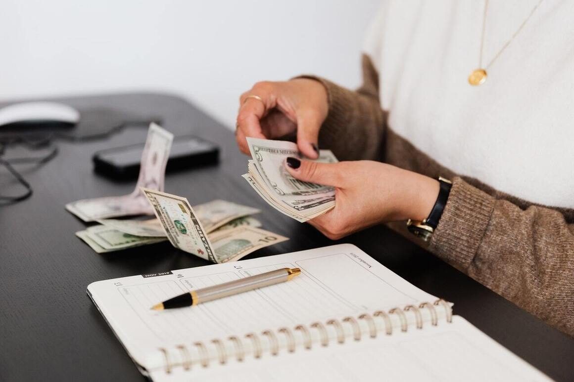 Spenders and Savers - Which One are You? Find Out the Key Differences Between a Saver and a Spender