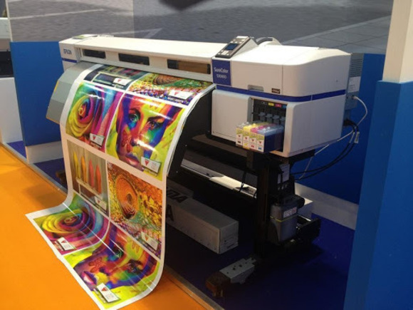 How to Incorporate Digital Aspects Into Your Next Trade Show Explained by MidAmerican Printing Systems