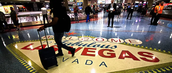 Vegas Food & Fun Acquires RoyalHotelVegas.com, Welcomes Readers 