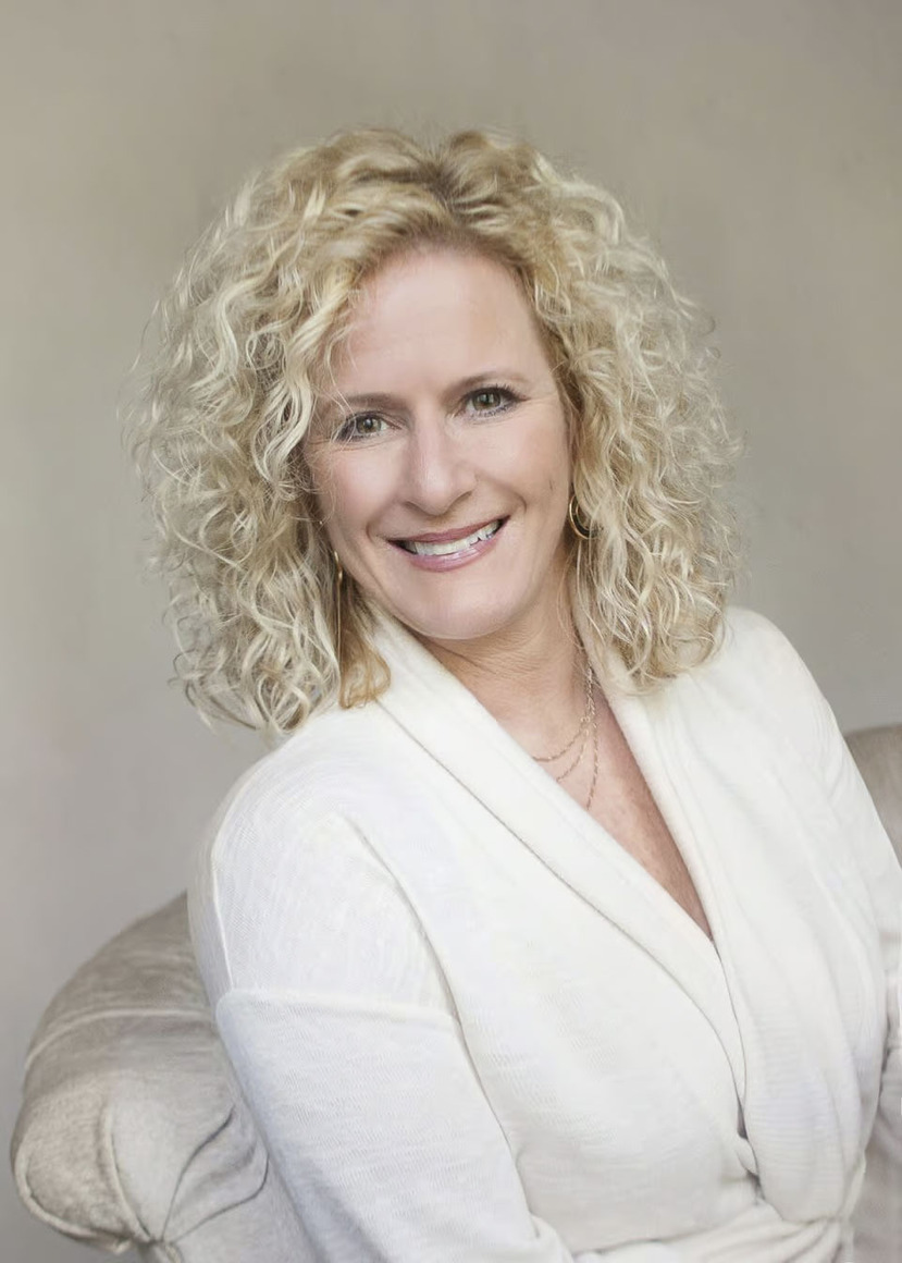 Jenn Brookover Photography Books More Photoshoots Despite Economic Challenges 