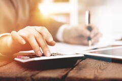 The Pros and Cons of Outsourcing Payroll to Business Accountants