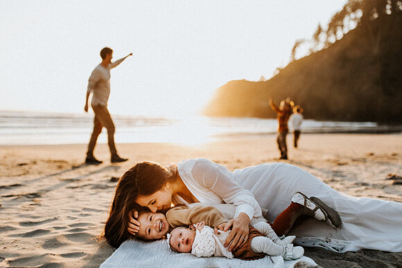 Light By Iris Launches New Website on Family and Newborn Photography
