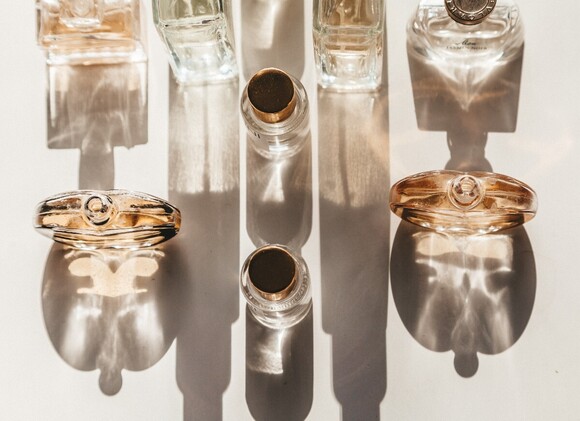 Choosing Artful Scents That Elevate Your Dressing Table Expert Tips for Bottles of Beauty