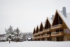 Finding the Best Snowy Ski Resorts Within the Northern Lights Zone