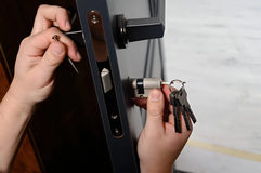 QUEEN CITY LOCKSMITH Offers 24/7 Car Key Replacement and Car Lockout Service in Springfield, MO