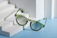 Contrasts Between Rushed, Generic Eye Examinations and Thorough, Independent Consultations