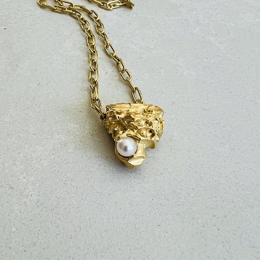 LOVELEEOR INTRODUCES JEWELRY ROOTED IN MEANING