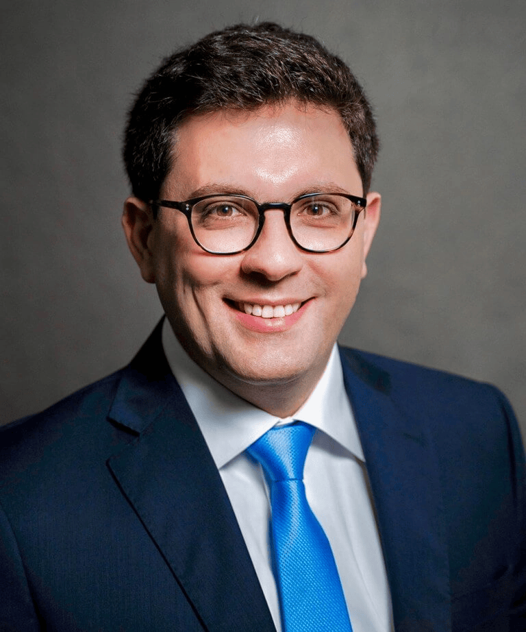 Saadat Spine Delivers State-of-the-Art Minimally Invasive Spine Care to Los Angeles and Orange County Patients